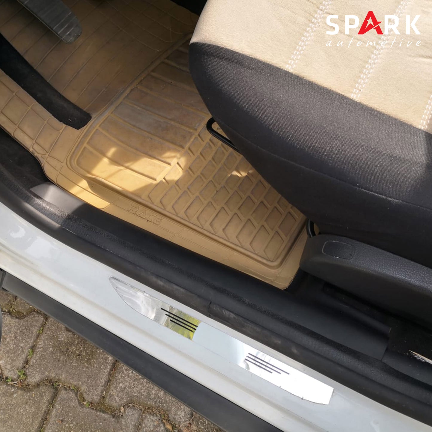 Dacia Duster 2010-2017 Yıl Aralığı Uyumlu İç Trim 5 Parça