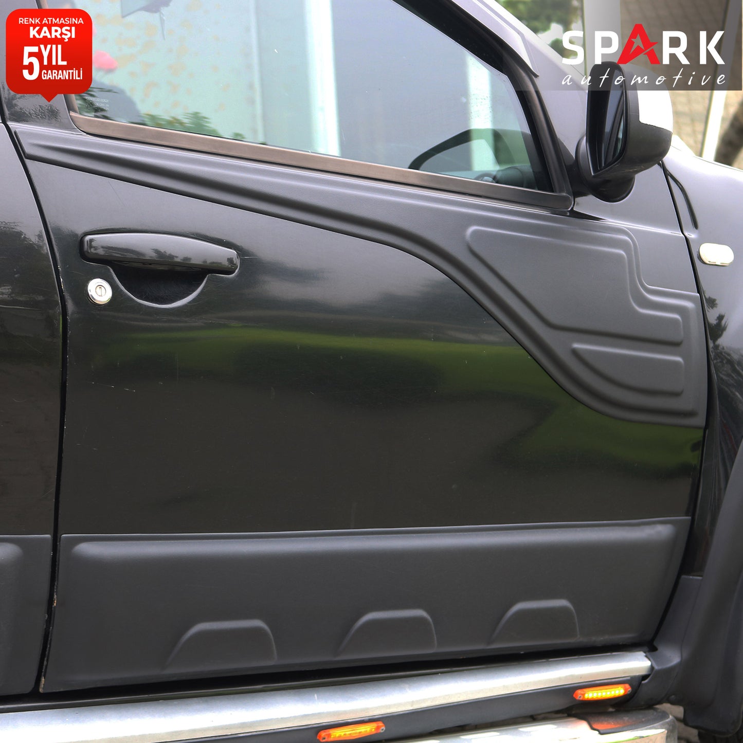 Dacia Duster 2010-2017 Yıl Aralığı Uyumlu Yarasa Kapı Kaplama 2 Parça