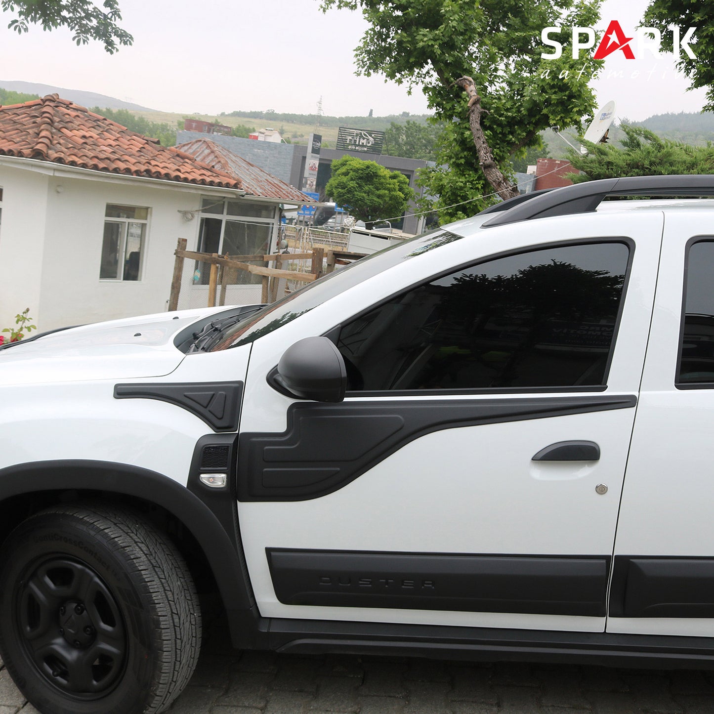 Dacia Duster 2018-2024 Yıl Aralığı Uyumlu Yarasa Kapı Kaplama 4 Parça