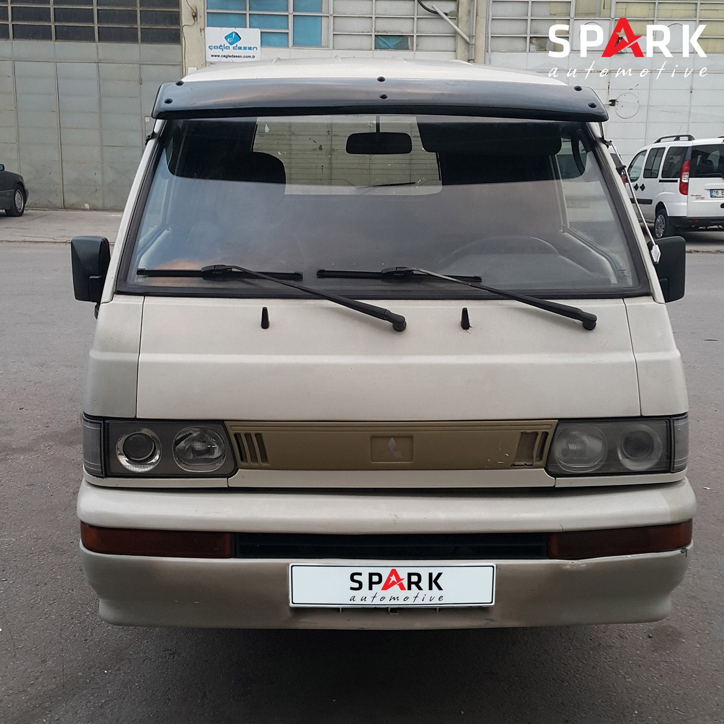 Mitsubishi L300 1990-2000 Yıl Aralığı Uyumlu Ön Cam Güneşliği