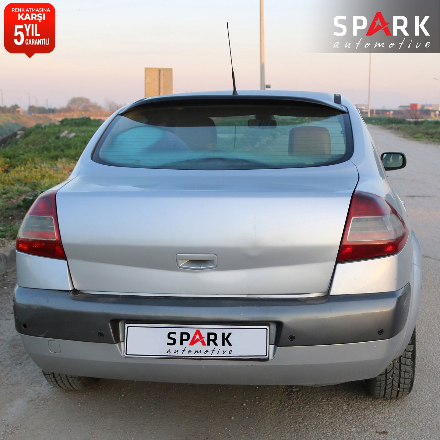 Renault Megane 2 2003-2008 Yıl Aralığı Uyumlu Arka Cam Spoyler