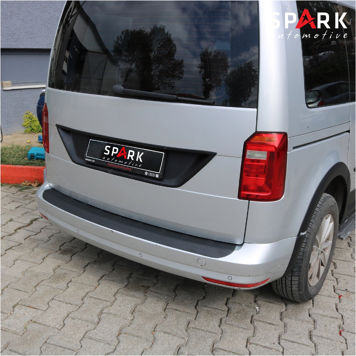 Volkswagen Caddy 2015-2020 Yıl Aralığı Uyumlu Arka Plaka Yeri Kaplama